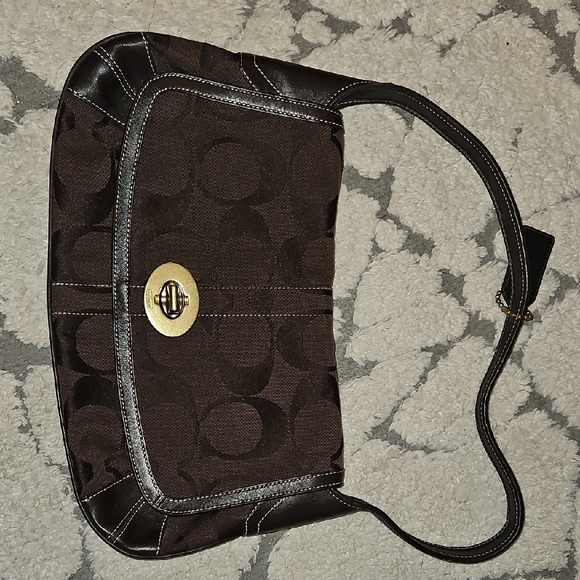 Coach Y2K Vintage Dark Brown Signature Shoulder Bag with Gold Turnlock - Picture 5 of 5